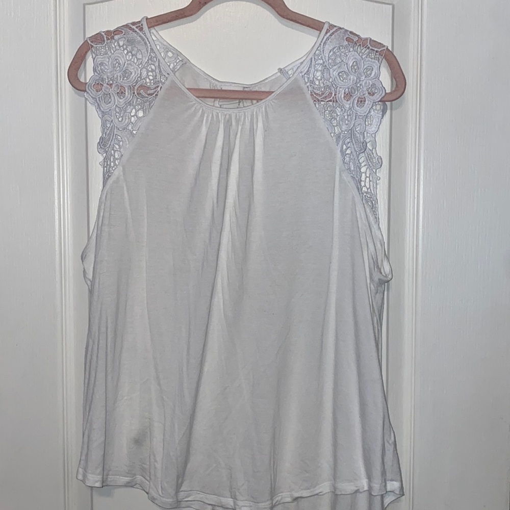 BUNDLE- WHITE & CRÈME LACE TOPS
